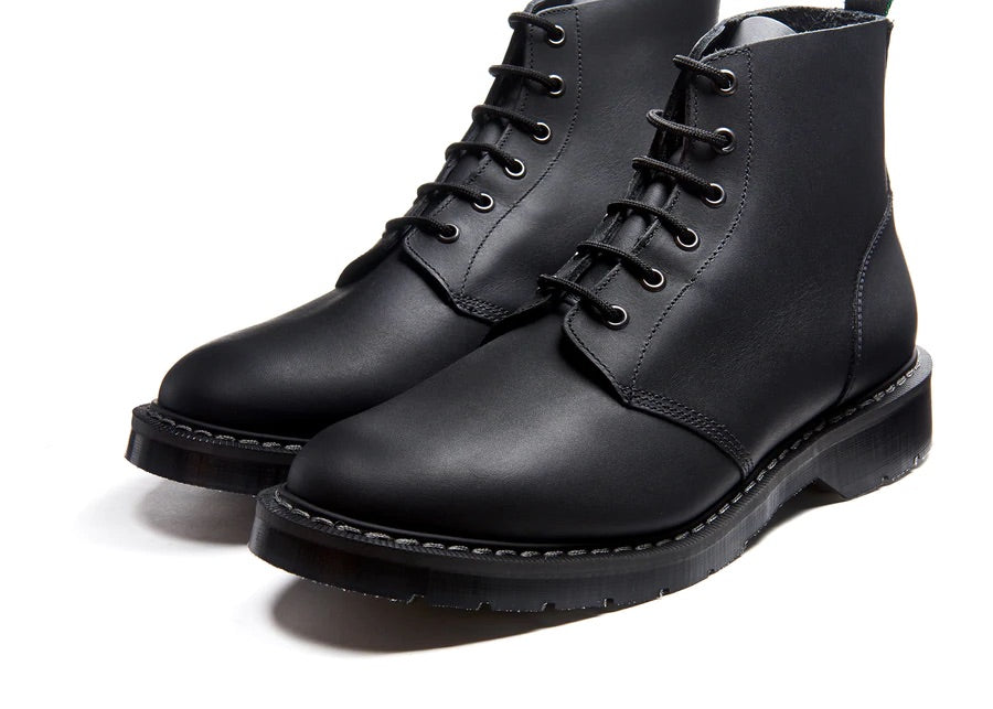 6 Eye Astronaut Boot - Black Greasy Solovair Original Sole Smoke